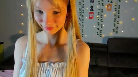 Snapshot of 18kira18 chatting on March 2026 05:30:01 PM Kira online show from March 2026 05:30:01 PM