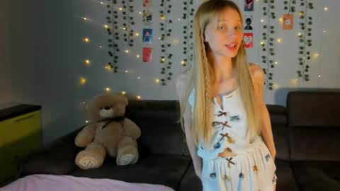 Snapshot of 18kira18 chatting on March 2026 04:54:01 PM Kira online show from March 2026 04:54:01 PM