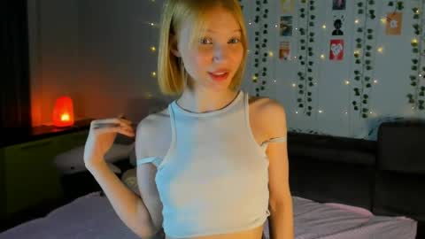 Snapshot of 18kira18 chatting on March 2026 06:19:02 PM Kira online show from March 2026 06:19:02 PM