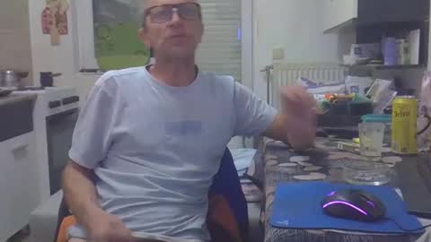 Snapshot of 1973man chatting on March 2026 10:25:01 PM 1973man online show from March 2026 10:25:01 PM