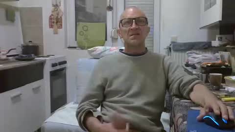 Snapshot of 1973man chatting on March 2026 01:44:01 AM 1973man online show from March 2026 01:44:01 AM