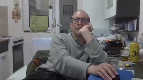 Snapshot of 1973man chatting on March 2026 10:49:01 PM 1973man online show from March 2026 10:49:01 PM