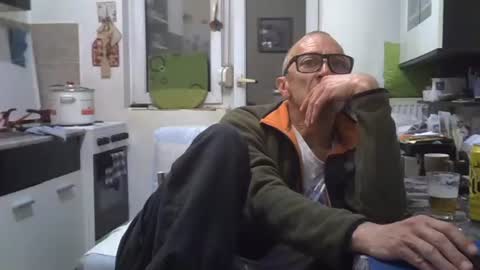 Snapshot of 1973man chatting on March 2026 10:31:02 PM 1973man online show from March 2026 10:31:02 PM