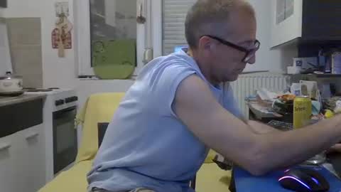 Snapshot of 1973man chatting on April 2026 07:42:01 PM 1973man online show from April 2026 07:42:01 PM