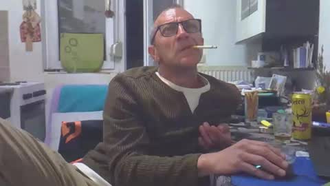 Snapshot of 1973man chatting on April 2026 10:12:02 PM 1973man online show from April 2026 10:12:02 PM