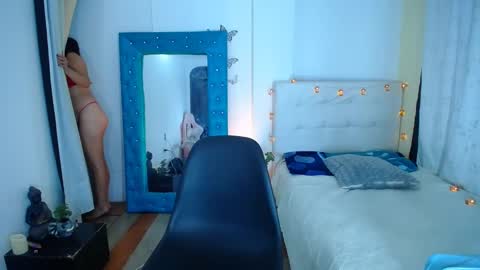 Snapshot of 19vanee chatting on February 2025 08:37:01 PM stef read my description online show from February 2025 08:37:01 PM