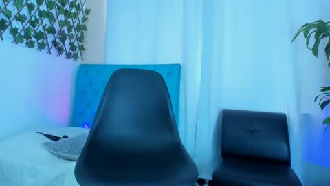 Snapshot of 19vanee chatting on February 2025 04:46:02 PM stef read my description online show from February 2025 04:46:02 PM