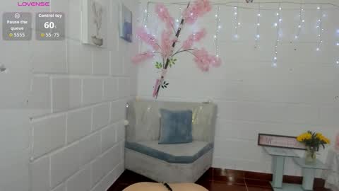 Snapshot of 19vanee chatting on October 2025 07:58:02 PM stef read my description online show from October 2025 07:58:02 PM