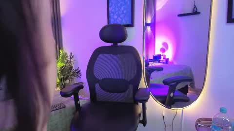 anya online show from December 2025 07:43:01 PM