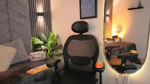 anya online show from December 2025 08:02:02 PM