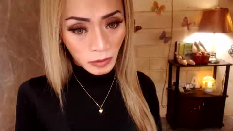 Snapshot of 1bigsurprise4you chatting on March 2026 12:25:01 AM angel online show from March 2026 12:25:01 AM