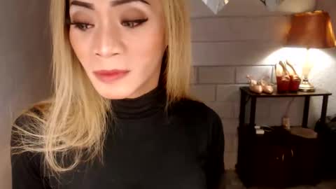 Snapshot of 1bigsurprise4you chatting on April 2026 06:28:01 PM angel online show from April 2026 06:28:01 PM