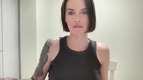 Snapshot of 1dove chatting on March 2026 02:04:02 AM DOVE online show from March 2026 02:04:02 AM