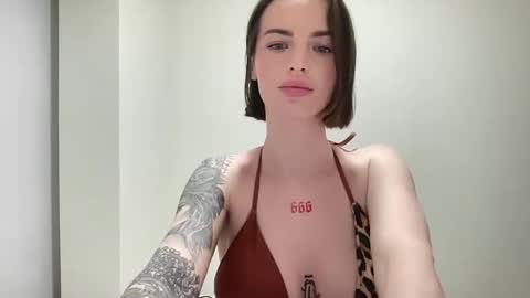 Snapshot of 1dove chatting on April 2026 10:09:02 PM DOVE online show from April 2026 10:09:02 PM