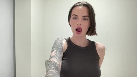 Snapshot of 1dove chatting on April 2026 09:19:01 PM DOVE online show from April 2026 09:19:01 PM