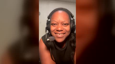 Snapshot of 1lookurhooked chatting on January 2026 11:08:01 PM Lillycakes online show from January 2026 11:08:01 PM