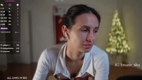 Snapshot of 1mari_01 chatting on January 2026 06:13:02 PM Marie online show from January 2026 06:13:02 PM