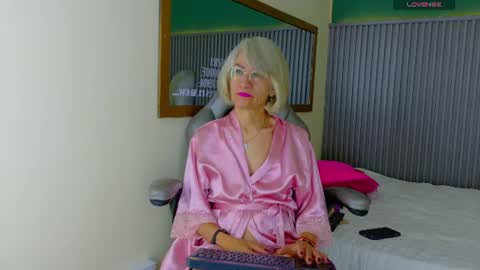 Snapshot of 1miss_monserrate chatting on June 2026 01:48:01 PM Miss Monserrate online show from June 2026 01:48:01 PM