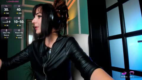 Moona  online show from October 2025 12:58:01 PM