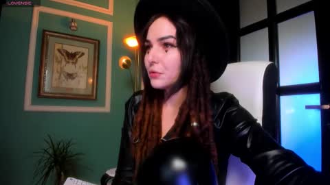 Moona  online show from November 2025 01:07:02 PM