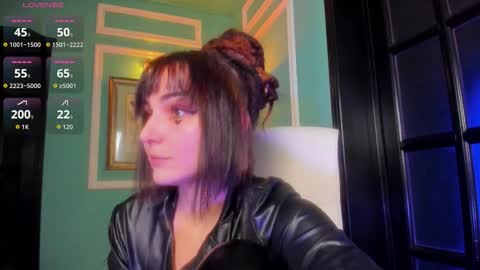 Moona  online show from November 2025 02:31:02 PM