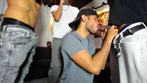 Snapshot of 1pushman chatting on December 2025 11:48:01 AM pushman online show from December 2025 11:48:01 AM