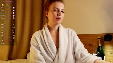 VICTORIA online show from October 2025 01:02:02 AM