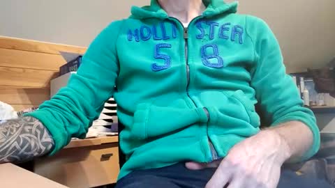 Snapshot of 22_acacia_avenue chatting on December 2025 12:25:02 PM 22_acacia_avenue online show from December 2025 12:25:02 PM