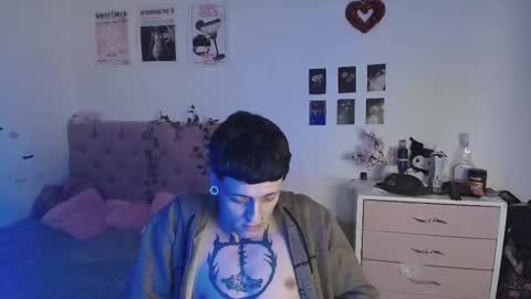 Snapshot of 2cb0y chatting on September 2025 12:22:02 AM BAD online show from September 2025 12:22:02 AM