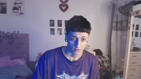 Snapshot of 2cb0y chatting on September 2025 08:33:01 PM BAD online show from September 2025 08:33:01 PM