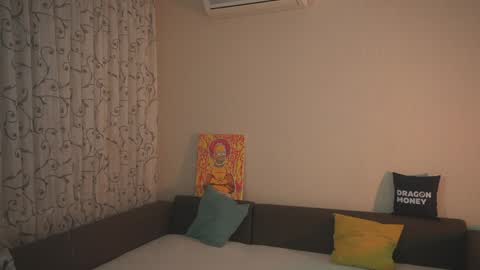 Elley  online show from December 2024 04:24:02 PM