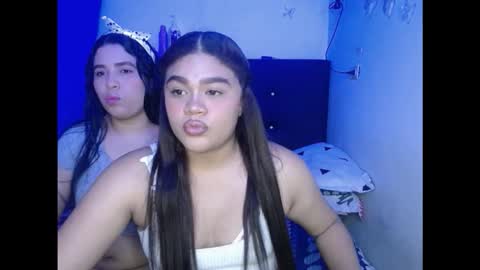 2moons_full_of_love online show from November 2025 12:33:01 AM