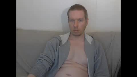 2small4you83 online show from February 2026 11:30:01 AM