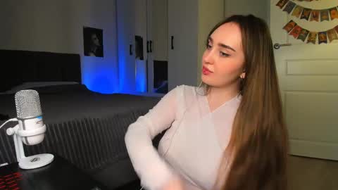 Snapshot of 3va_nyx chatting on April 2026 08:44:01 PM Eva online show from April 2026 08:44:01 PM