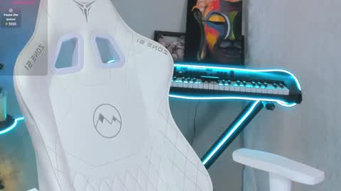 Snapshot of 4ever_dude chatting on December 2024 03:33:02 AM Andrew online show from December 2024 03:33:02 AM