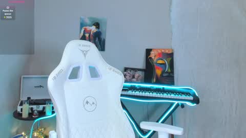 Snapshot of 4ever_dude chatting on February 2025 03:43:02 AM Andrew online show from February 2025 03:43:02 AM