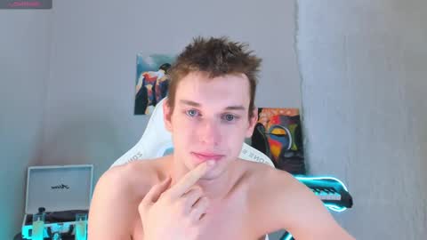 Snapshot of 4ever_dude chatting on February 2025 05:01:01 AM Andrew online show from February 2025 05:01:01 AM