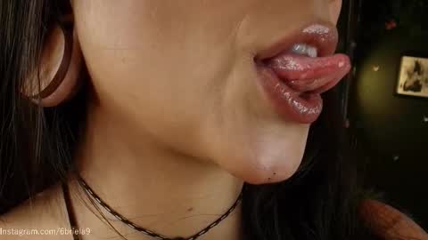 Snapshot of 6briela9 chatting on March 2026 03:18:01 PM B R I E L A online show from March 2026 03:18:01 PM