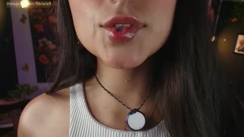 Snapshot of 6briela9 chatting on April 2026 05:16:01 AM B R I E L A online show from April 2026 05:16:01 AM