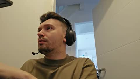 Snapshot of 8inchdude93 chatting on September 2025 08:05:01 AM 8inchdude93 online show from September 2025 08:05:01 AM