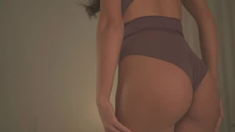 Olivia dark hair  Zoe light hair online show from October 2025 03:40:02 AM