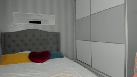 Adelle online show from September 2025 12:09:01 PM