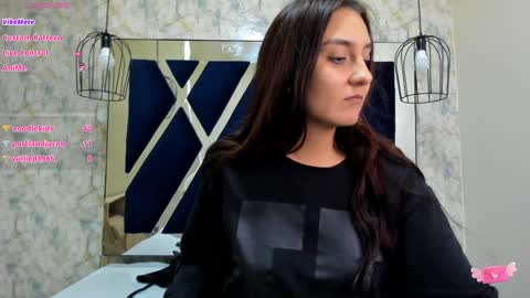 Snapshot of _alaia_collway_ chatting on December 2024 06:21:01 PM Alaia online show from December 2024 06:21:01 PM