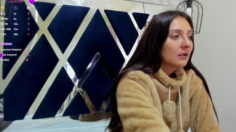 Snapshot of _alaia_collway_ chatting on December 2024 12:01:02 PM Alaia online show from December 2024 12:01:02 PM