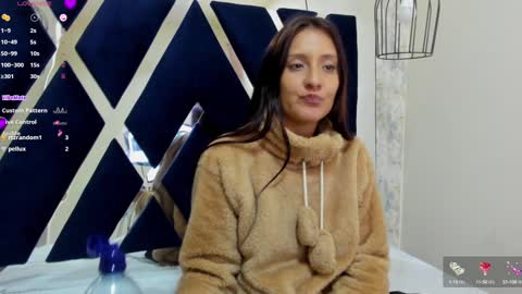 Snapshot of _alaia_collway_ chatting on December 2024 03:04:02 PM Alaia online show from December 2024 03:04:02 PM