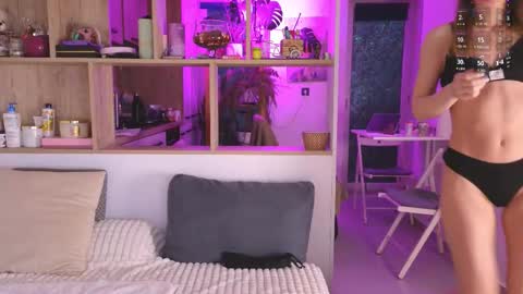 Mia online show from February 2026 04:03:02 PM