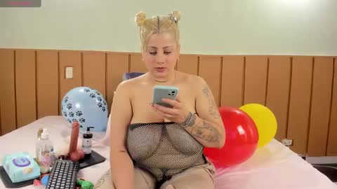 Snapshot of _ally_blonde chatting on September 2025 08:20:01 PM _ally_blonde online show from September 2025 08:20:01 PM