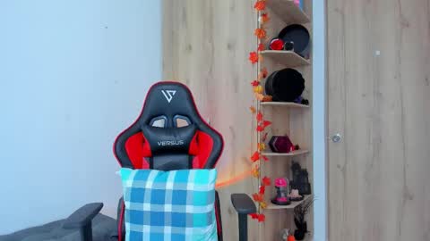 AMANDA online show from November 2025 04:49:02 PM