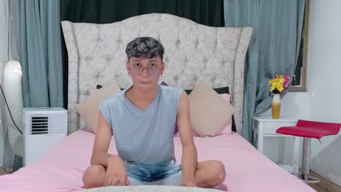 Andres online show from December 2024 07:03:02 PM