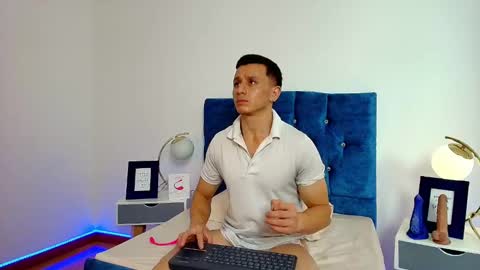 _andrewfalcon2 online show from February 2025 12:39:01 PM